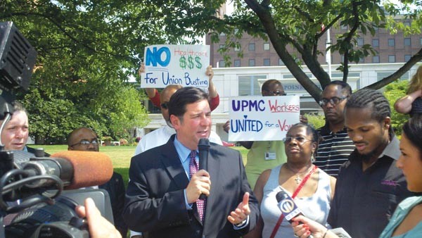 Pittsburgh City Councilor Bill Peduto addresses unionization efforts at UPMC.