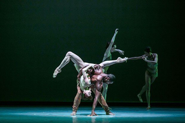 Alonzo King LINES Ballet dancers Babatunji and Laura O’Malley in “Biophony”