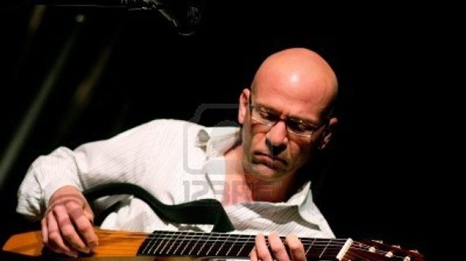 Guitarist, Mark Lucas w/ the Roger Humphries Trio