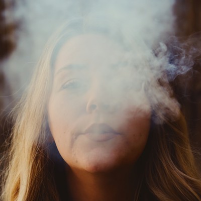 4 Best Bongs for Smoking Weed in 2024