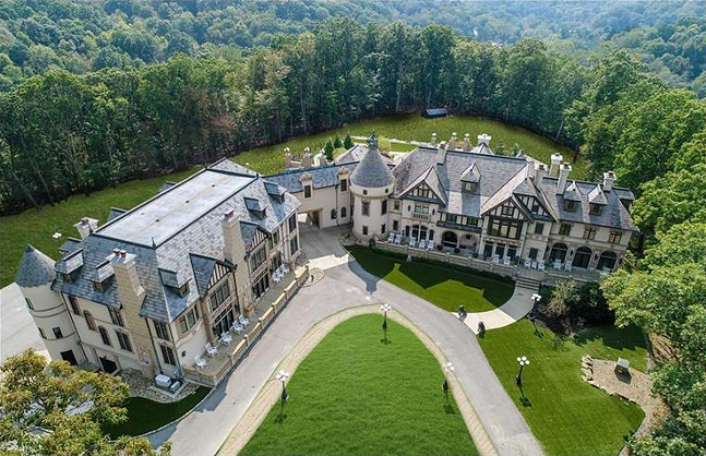 Can we please talk about this ridiculous sprawling mansion in Gibsonia? (2)
