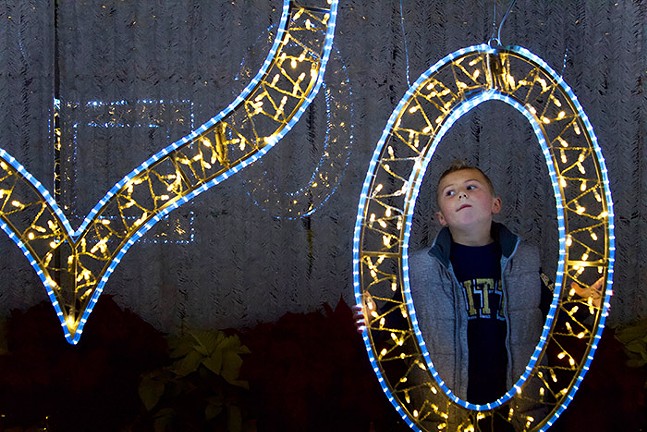 New holiday festival brings 2 million lights to the Strip District (9)