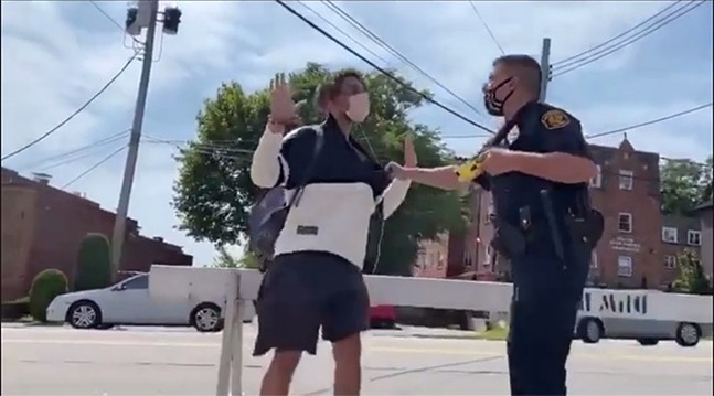 Pittsburgh Police officer arrests man and threatens him with taser at Squirrel Hill farmers' market