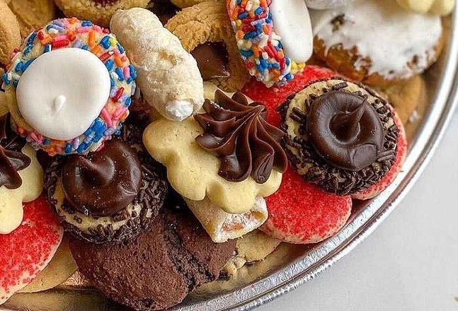 Where to find cookie table treats for the Pittsburgh wedding season