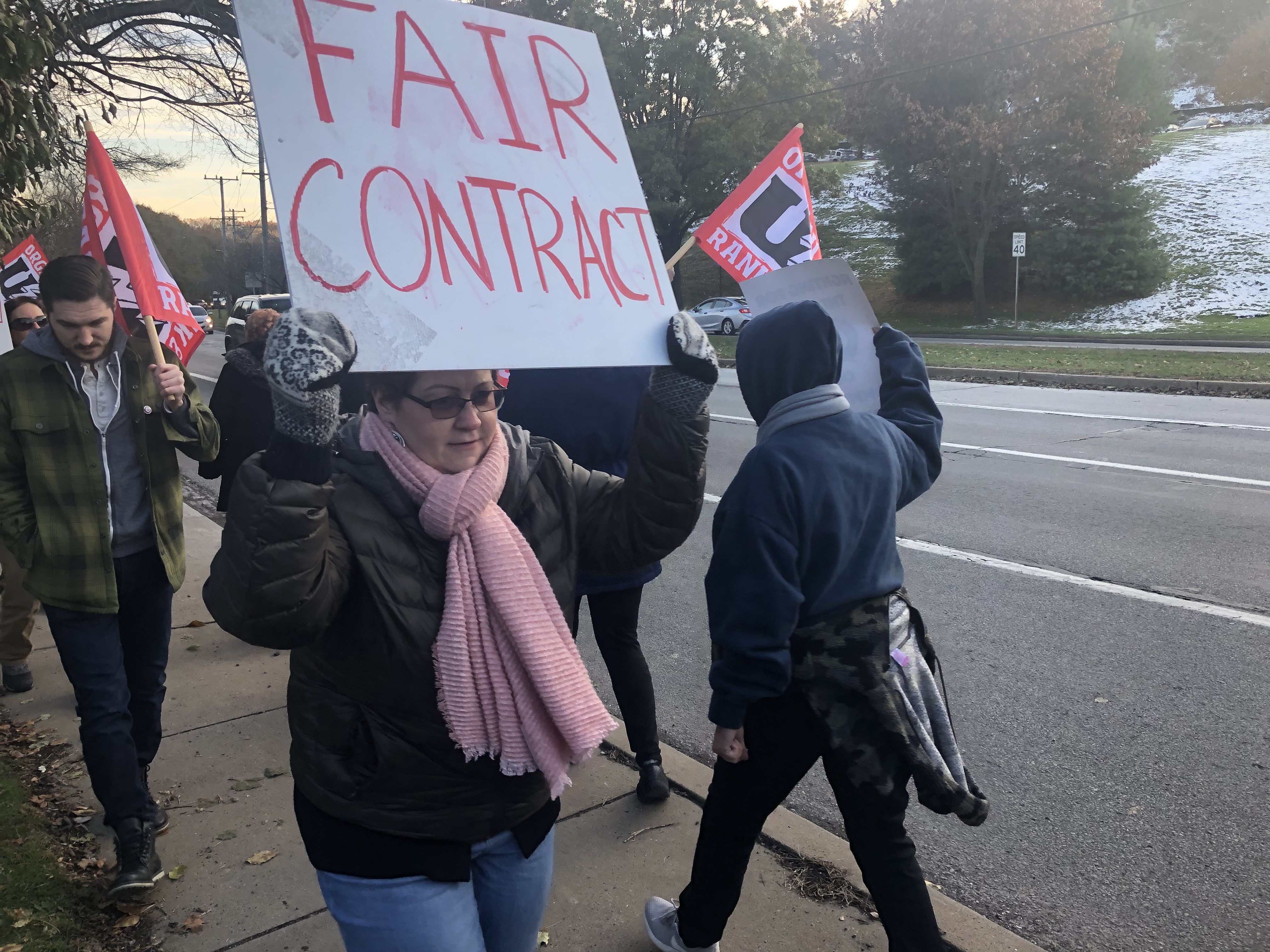 United Electrical workers picket manufacturer offices in Forest | News | Pittsburgh | Pittsburgh City Paper