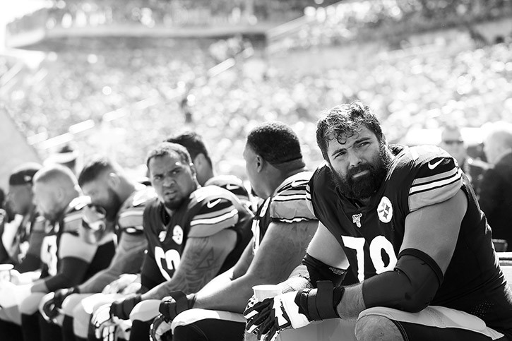 Steelers' Alejandro Villanueva reveals why he honors Army Sgt. 1st Class  Alwyn Cashe on helmet