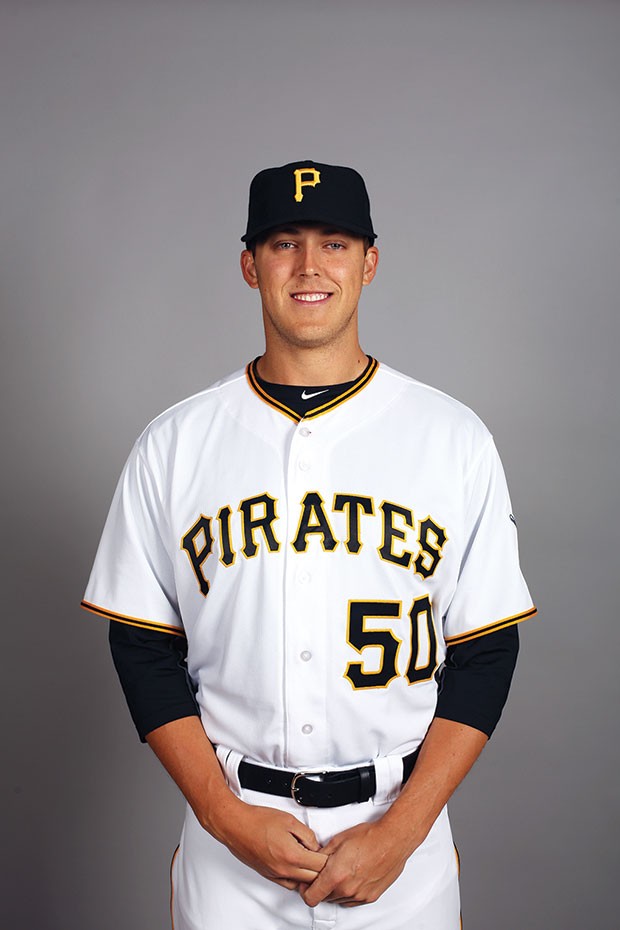 Love and Baseball: Super Pirates fan tying the knot at PNC Park on